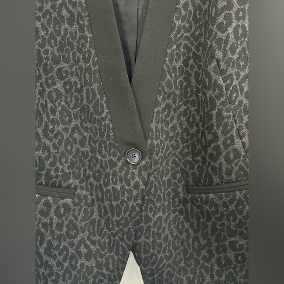LOFT Women’s Black & Gray Leopard Print Blazer Size 10 Petites - Picture 6 of 8